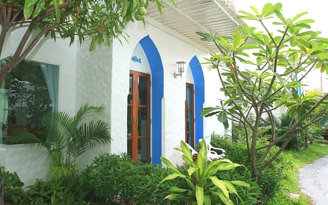 Baan Montra Beach Resort
