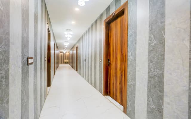 Fabhotel Royal'S Paradise