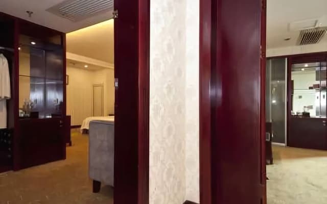 Zhihao Hotel Vienna (Jinjiang China Shoe Capital Wuyue Plaza Store)