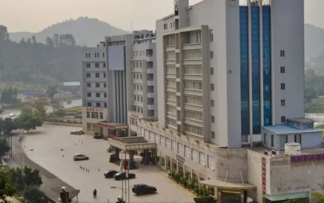 Dynasty Hotspring Business Hotel