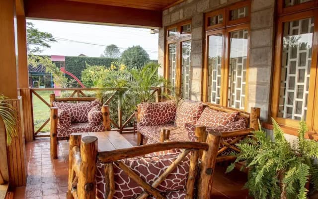 United Nations Bluezone Stunning, Spacious Cottage