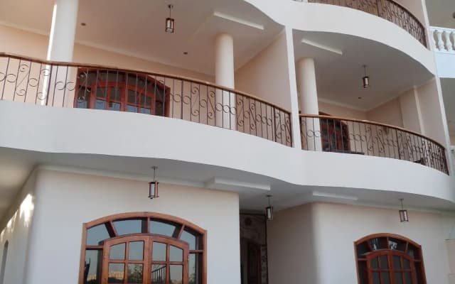 Luxor Plaza House