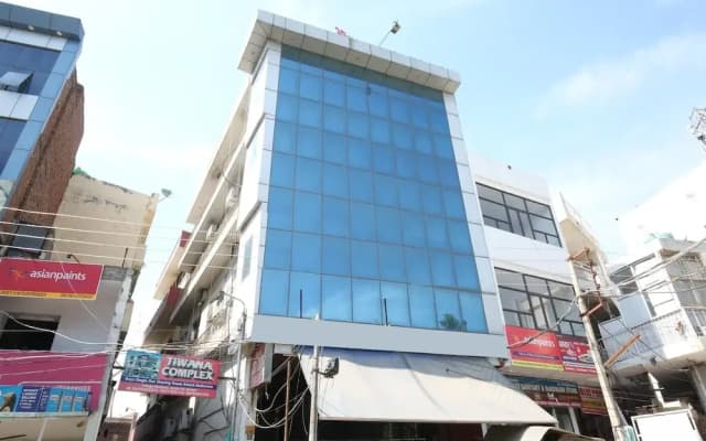 OYO 15523 Hotel JD Inn