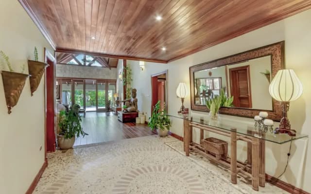 Beautiful Villa with Pool Gym and Maid
