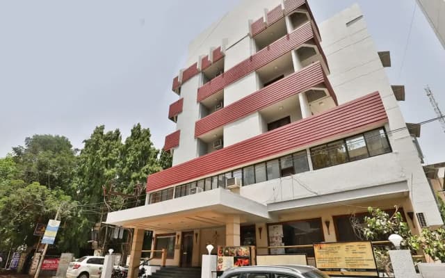 OYO 14411 Hotel Royal