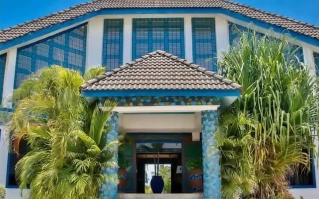 Beach comber hotel and aprtments