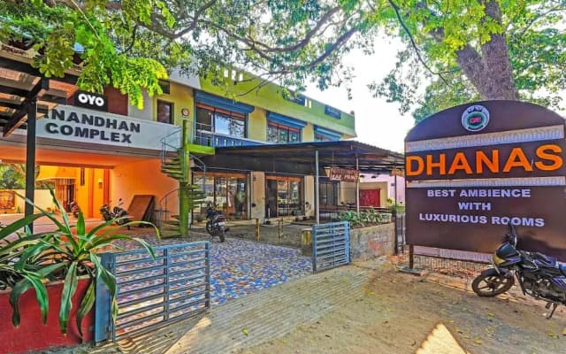 Oyo 822990 Dhanas Best Ambience