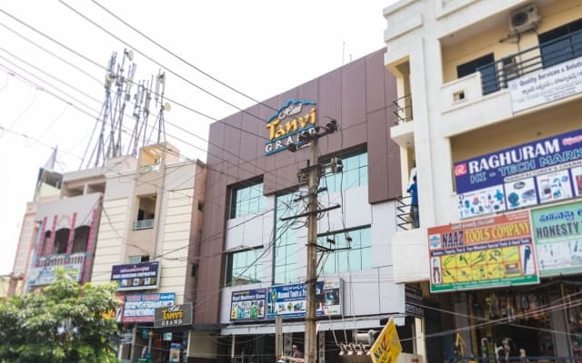Tanvi Grand by OYO Rooms