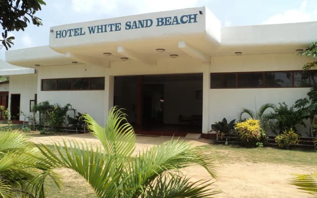 White Sand Beach Inn