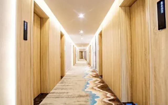 Qingmu Select Hotel (Liyang Aoti Avenue, Wuyue Plaza)