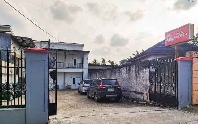 RedDoorz Syariah Near Lapangan Persijam Jambi