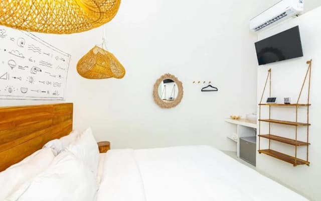 Igloo Beach Lodge
