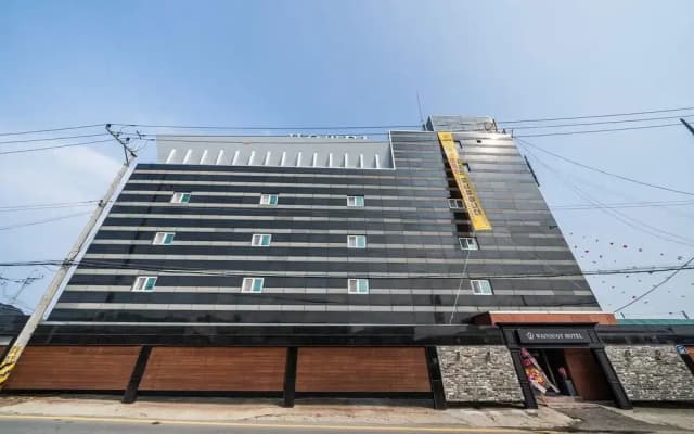 Ilsan (Daehwa) Wainscot Hotel