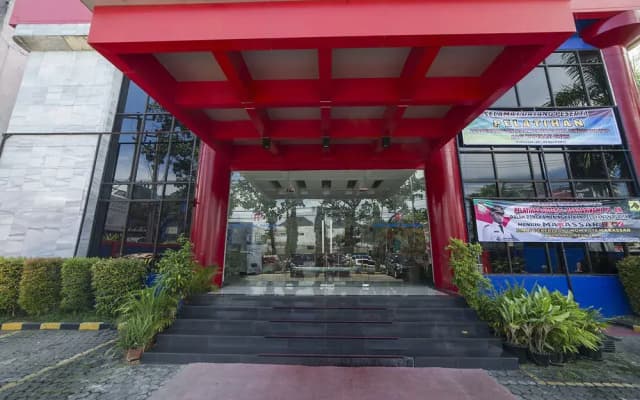 Airy Ratu Indah Ratulangi 17 Makassar