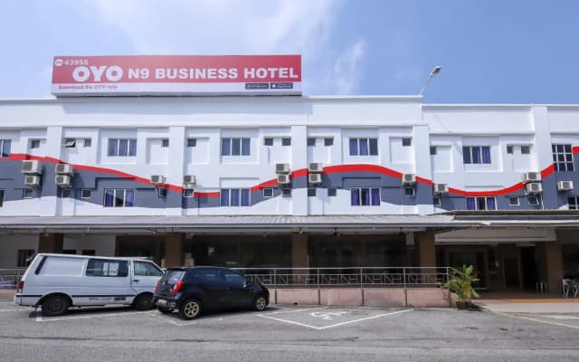 OYO 43955 N9 Business Hotel