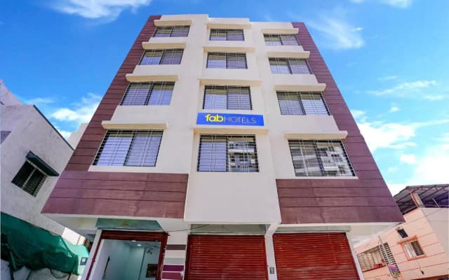 Fabhotel Crystal Inn