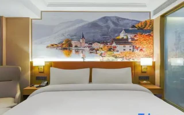 Vienna Hotel (Shishi Clothing City Quanzhou South Station)