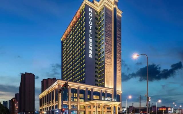 Novotel Jinniu Hotel