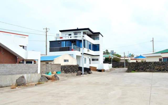 Jeju Nunkeunsaeu Guest House