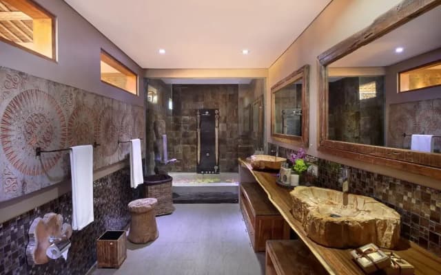 XXL Seminyak Sunset Boutique Villa