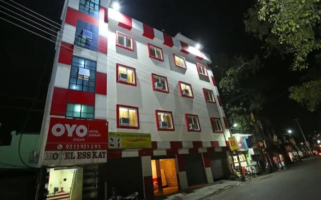 OYO 4073 Hotel Esskay
