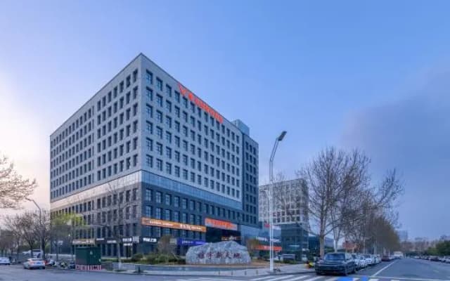 Vienna Classic Hotel (Gongyi City Government&Business School Branch)