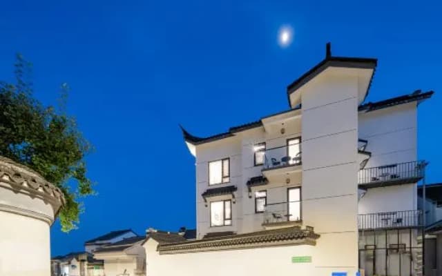 Jinglong Xiaozhu Boutique Hotel