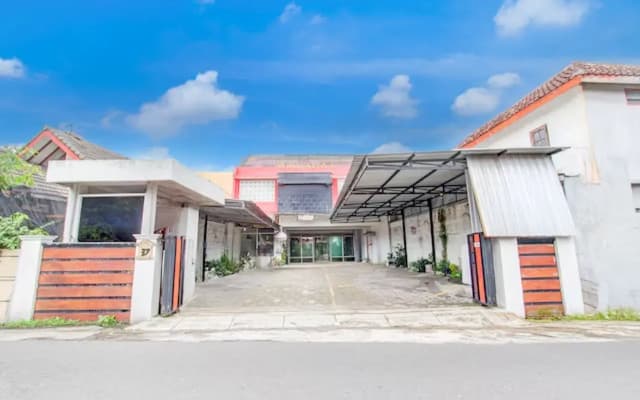 Hotel O near Plaza Ambarrukmo Yogyakarta formerly Wisma Arya 2