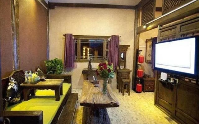 Lijiang Yunjin Yaju Courtyard Hotel