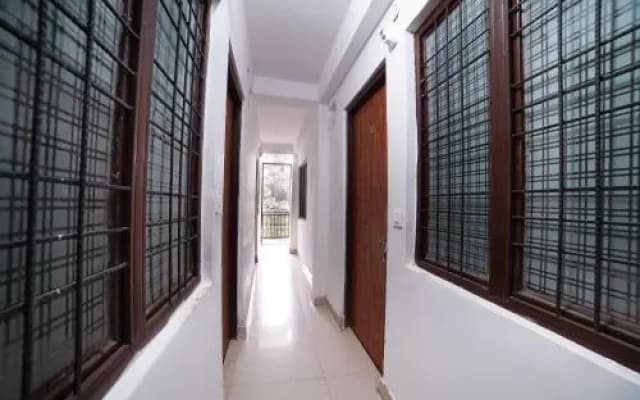 SPOT ON 72850 Hotel New Raj Palace
