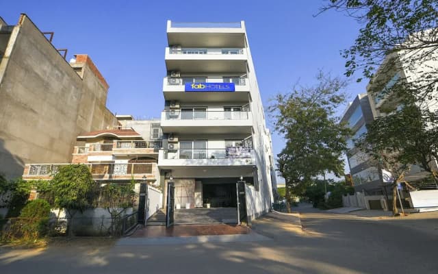 Fabhotel Luxe 8 Stayz