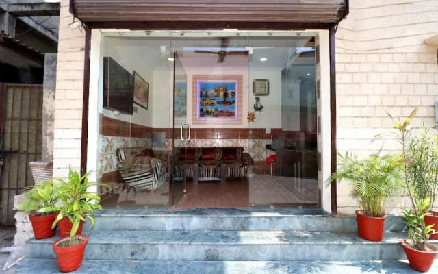 OYO 22090 Hotel Mall Residency