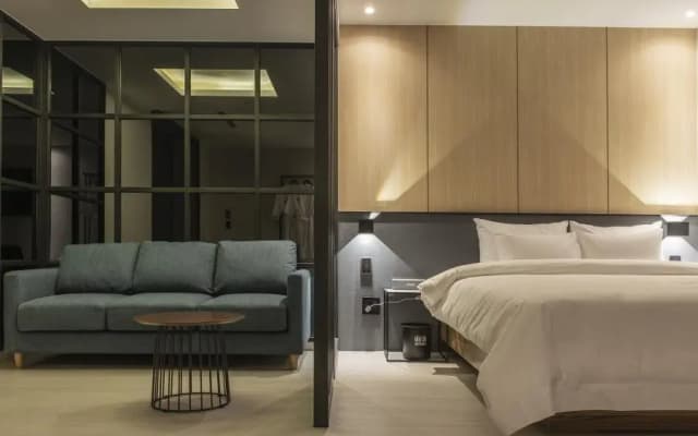 GRAY195 Hotel