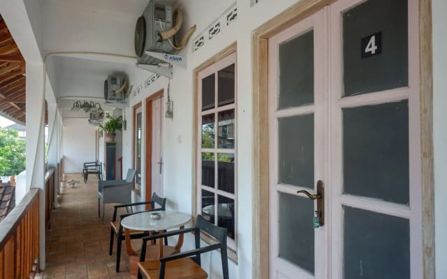 RedDoorz Near Plengkung Gading 2
