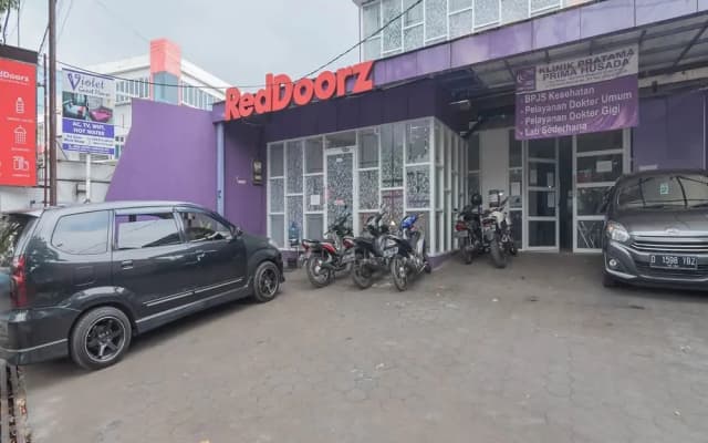 RedDoorz @ Gatot Subroto Street Bandung 3
