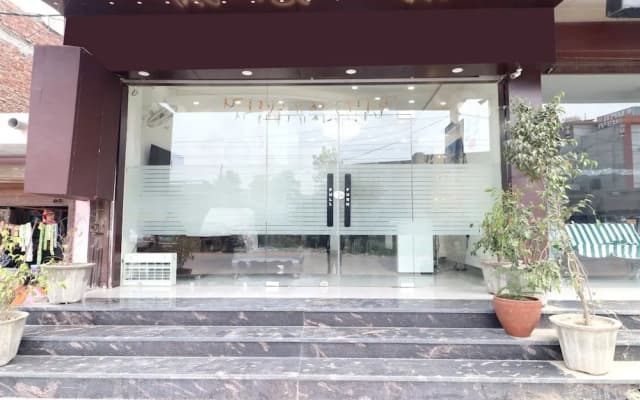 OYO 16379 Hotel LivInn Hub
