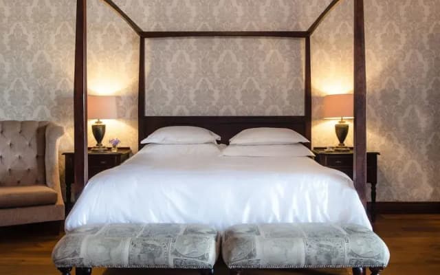 Under Oaks Guesthouse