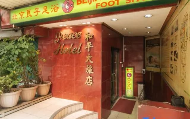 Peace Hotel by RedDoorz