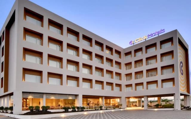 Click Hotel Pithampur
