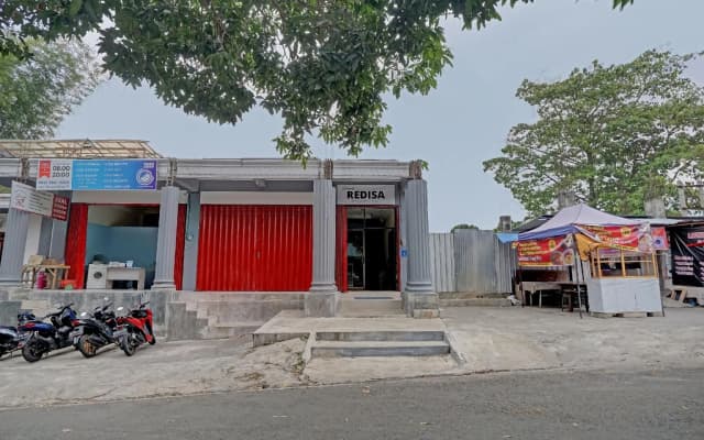 OYO 90544 Grand Redisa