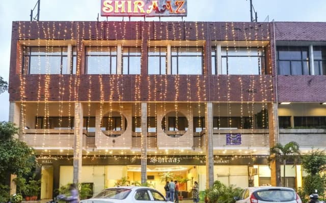 Capital O 5439 Hotel Shiraaz