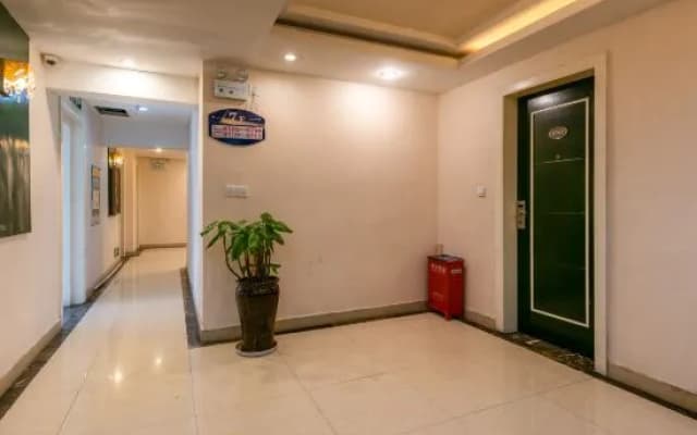 Shengshi Jiahua Hotel (Tongren High-speed Railway Station)