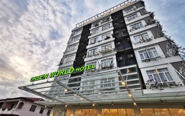 Green World Hotel