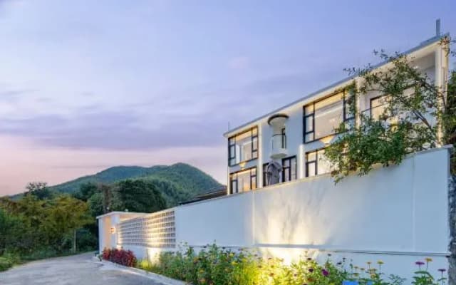 Changxing Nuanzhu·180° Lake View Resort Villa Design Beautiful