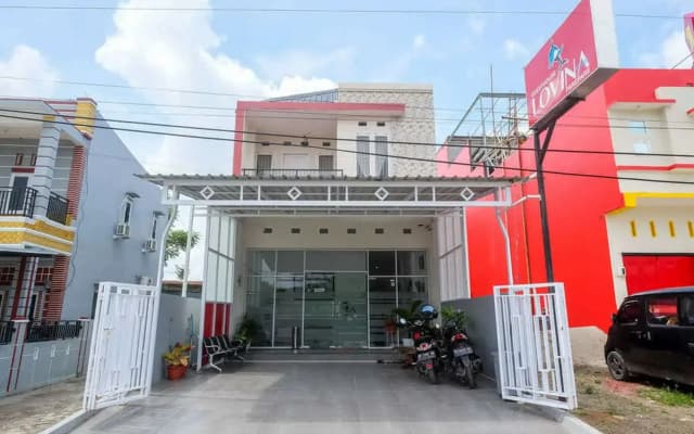 RedDoorz Plus @ Lovina Inn Tonrangeng River Side