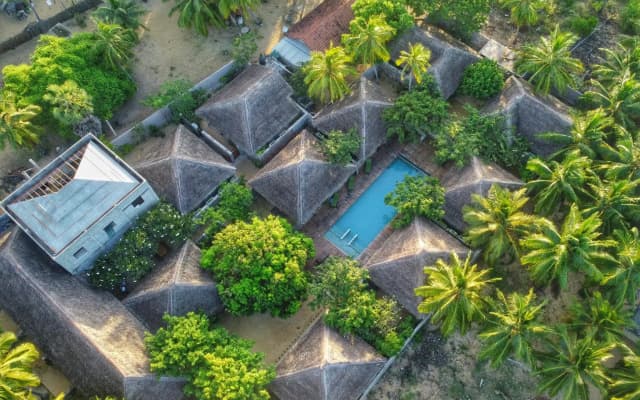 Hiru Resort and Kite Surfing