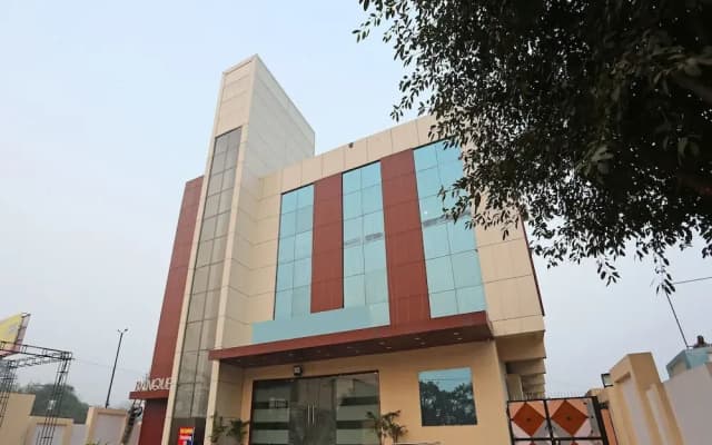 OYO 11008 The Ashoka Hotel