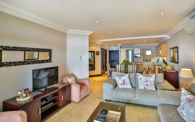 504 Ballito Manor View-Luxury home on the main beach