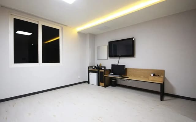 Muan Namak Oneul Hotel