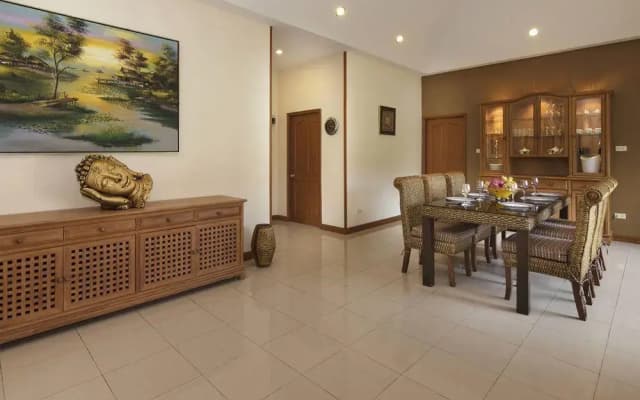Pattaya Hill, Near the City and Beach